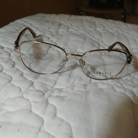 Glasses - Picture 2 of 3